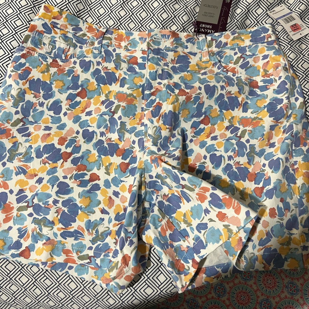 Gloria Vanderbilt Size 18 Amanda Short NWT.